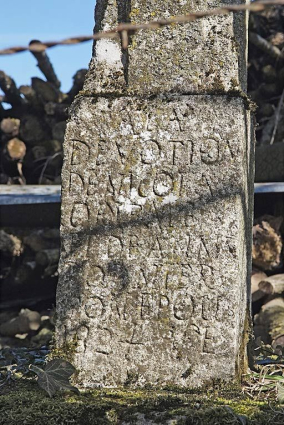 Détail de l'inscription. © Région Bourgogne-Franche-Comté, Inventaire du patrimoine