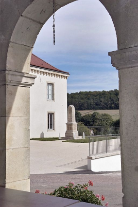 Vue depuis le lavoir. © Région Bourgogne-Franche-Comté, Inventaire du patrimoine
