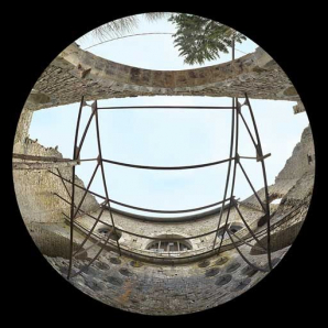 Fenêtres de la halle de stockage au-dessus du haut fourneau. © Région Bourgogne-Franche-Comté, Inventaire du patrimoine