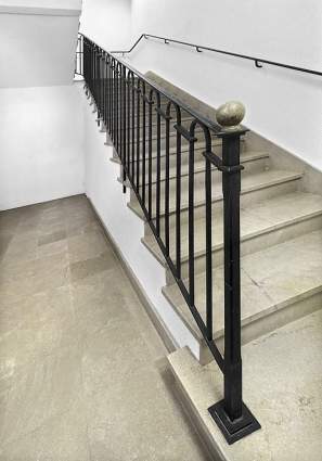 Bâtiment donnant rue de la Gare : escalier. © Région Bourgogne-Franche-Comté, Inventaire du patrimoine