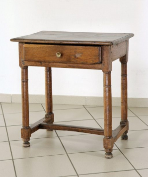 Vue d'une table de nuit. © Région Bourgogne-Franche-Comté, Inventaire du patrimoine