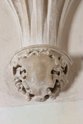 Culot de l'oratoire : cartouche. © Région Bourgogne-Franche-Comté, Inventaire du patrimoine