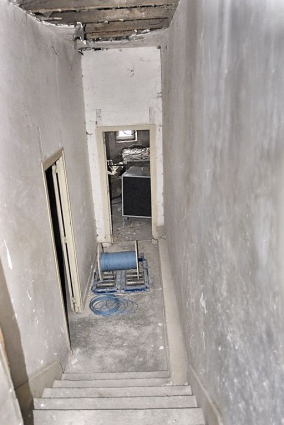 Couloir et escalier pendant les travaux. © Région Bourgogne-Franche-Comté, Inventaire du patrimoine