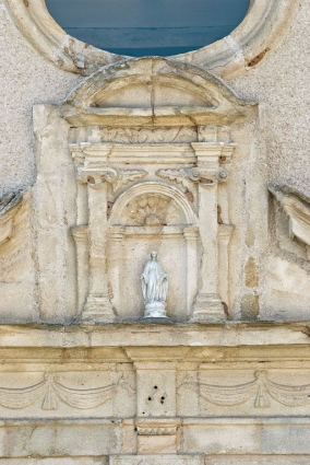 Détail du décor de la porte d'entrée. © Région Bourgogne-Franche-Comté, Inventaire du patrimoine