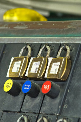 Annulateurs de verrous des leviers d'itinéraires avec cadenas à ouverture controlée. © Région Bourgogne-Franche-Comté, Inventaire du patrimoine