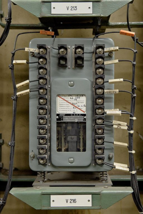 Salle des relais : relais S2 (1976), vue de face. © Région Bourgogne-Franche-Comté, Inventaire du patrimoine