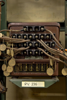 Salle des relais : relais de type S3, vue de face. © Région Bourgogne-Franche-Comté, Inventaire du patrimoine