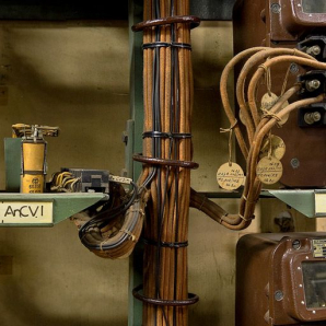 Salle des relais : relais d'annonce. © Région Bourgogne-Franche-Comté, Inventaire du patrimoine