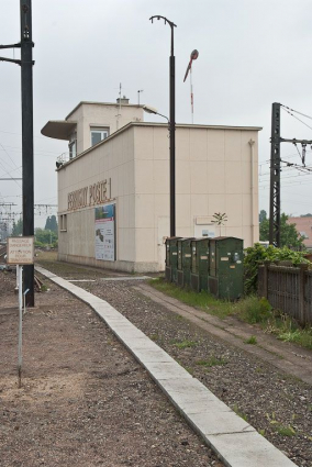 Elévations sud et ouest depuis le chemin d'accès. © Région Bourgogne-Franche-Comté, Inventaire du patrimoine