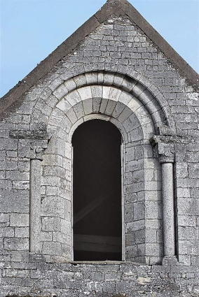 Baie au-dessus du portail. © Région Bourgogne-Franche-Comté, Inventaire du patrimoine