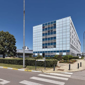 Bâtiment principal, vue d'ensemble de trois-quarts. © Région Bourgogne-Franche-Comté, Inventaire du patrimoine