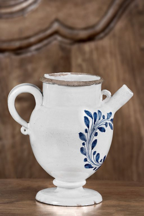 Une chevrette de profil. © Région Bourgogne-Franche-Comté, Inventaire du patrimoine