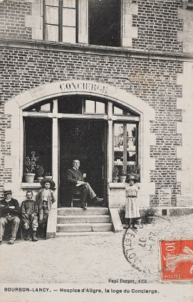 BOURBON-LANCY. - Hospice d'Aligre, la loge du Concierge (Paul Borgey, édit.). © Région Bourgogne-Franche-Comté, Inventaire du patrimoine