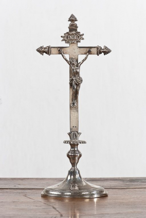 Vue d'ensemble d'une croix d'autel. © Région Bourgogne-Franche-Comté, Inventaire du patrimoine
