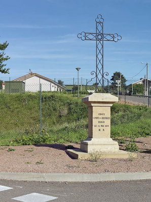 Croix de chemin à l'embranchement de la rue de la Craie et de la RD 108. © Région Bourgogne-Franche-Comté, Inventaire du patrimoine