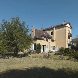 Vue d'ensemble, prise depuis le jardin. © Région Bourgogne-Franche-Comté, Inventaire du patrimoine