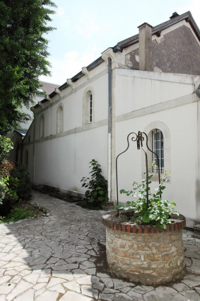 Puits de la première cour à droite. © Région Bourgogne-Franche-Comté, Inventaire du patrimoine