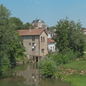 Vue de l'église depuis le canal. © Région Bourgogne-Franche-Comté, Inventaire du patrimoine