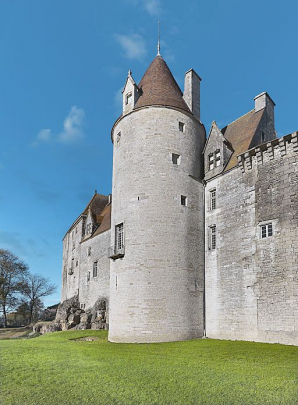 Vue du château de Châteauneuf, tour de la face sud des remparts. © Région Bourgogne-Franche-Comté, Inventaire du patrimoine Vue du château de Châteauneuf, tour de la face sud des remparts. © Région Bourgogne-Franche-Comté, Inventaire du patrimoine