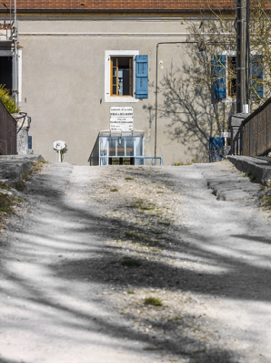 Maison éclusière : vue rapprochée sur la plaque. © Région Bourgogne-Franche-Comté, Inventaire du patrimoine