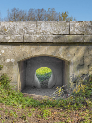 Vue rapprochée de l'arc surbaissé et de la buse. © Région Bourgogne-Franche-Comté, Inventaire du patrimoine