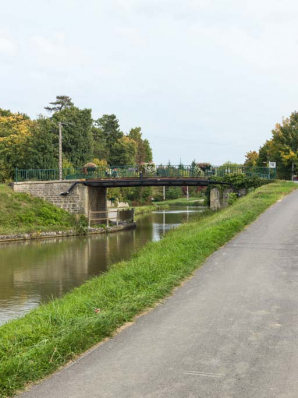 Vue d'ensemble du pont. © Région Bourgogne-Franche-Comté, Inventaire du patrimoine Vue d'ensemble du pont. © Région Bourgogne-Franche-Comté, Inventaire du patrimoine