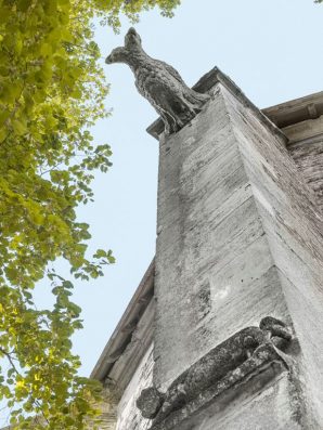 Gargouille sur un contrefort du chevet. © Région Bourgogne-Franche-Comté, Inventaire du patrimoine