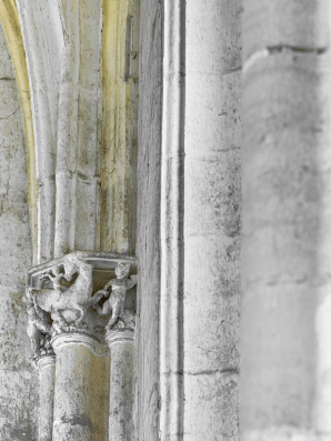 Chapiteau de la nef, 1ère travée. © Région Bourgogne-Franche-Comté, Inventaire du patrimoine Chapiteau de la nef, 1ère travée. © Région Bourgogne-Franche-Comté, Inventaire du patrimoine