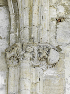 Chapiteau de la nef, entre la 3è et la 4e travée. © Région Bourgogne-Franche-Comté, Inventaire du patrimoine
