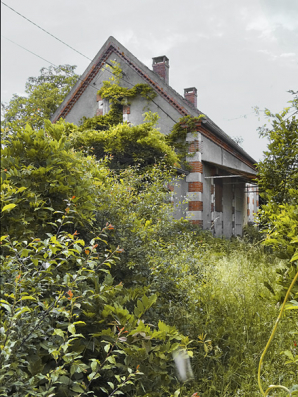 Vue d'ensemble de la maison en 2019, avant destruction. © Région Bourgogne-Franche-Comté, Inventaire du patrimoine