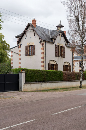 Vue de trois-quarts, depuis l'avenue. © Région Bourgogne-Franche-Comté, Inventaire du patrimoine