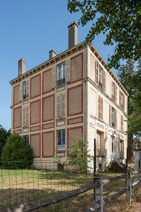 Façade nord (à gauche) et façade ouest (à droite). © Région Bourgogne-Franche-Comté, Inventaire du patrimoine