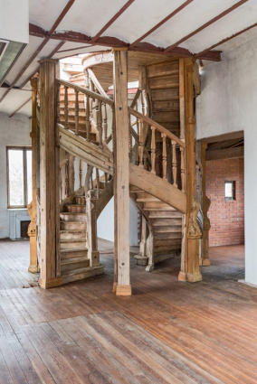 Communs (logement dans le "Donjon") : escalier à doubles révolutions dit "de Chambord" © Région Bourgogne-Franche-Comté, Inventaire du patrimoine