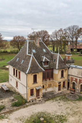 Vue plongeante depuis le "Donjon". © Région Bourgogne-Franche-Comté, Inventaire du patrimoine