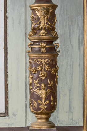 Foyer : décor d'une colonne. © Région Bourgogne-Franche-Comté, Inventaire du patrimoine