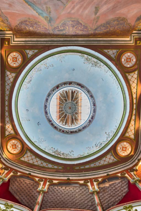 Salle : vue d'ensemble du plafond (fausse coupole). © Région Bourgogne-Franche-Comté, Inventaire du patrimoine