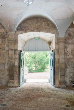 Rez-de-chaussée, salle nord-est, porte ouverte. © Région Bourgogne-Franche-Comté, Inventaire du patrimoine
