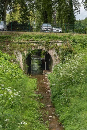 Tunnel du Borne sous l'allée d'Aligre. © Région Bourgogne-Franche-Comté, Inventaire du patrimoine