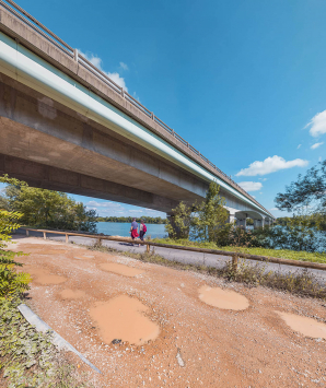 Le pont depuis la véloroute, rive droite. © Région Bourgogne-Franche-Comté, Inventaire du patrimoine