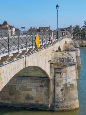 Détail des arrière-becs du pont. © Région Bourgogne-Franche-Comté, Inventaire du patrimoine