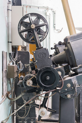 Projecteur côté jardin : système d'entraînement du film et supports des bobines. © Région Bourgogne-Franche-Comté, Inventaire du patrimoine