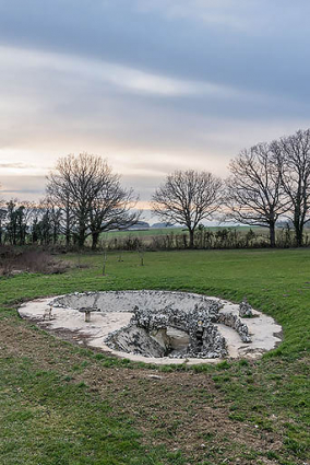 Parc : bassin avec son pont en rocaille. © Région Bourgogne-Franche-Comté, Inventaire du patrimoine