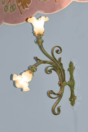 Salle : luminaire d'applique. © Région Bourgogne-Franche-Comté, Inventaire du patrimoine