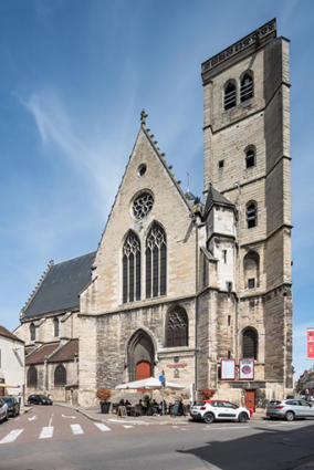 Façade sud, de trois quarts droite : extrémité du transept et tour. © Région Bourgogne-Franche-Comté, Inventaire du patrimoine