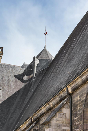 Toit polygonal marquant l'emplacement de la flèche à la croisée du transept, vu du nord-ouest. © Région Bourgogne-Franche-Comté, Inventaire du patrimoine
