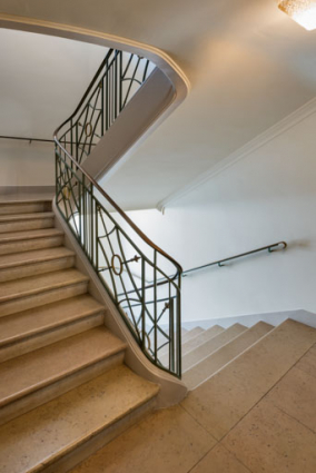 Escalier côté cour : palier du 2e balcon. © Région Bourgogne-Franche-Comté, Inventaire du patrimoine