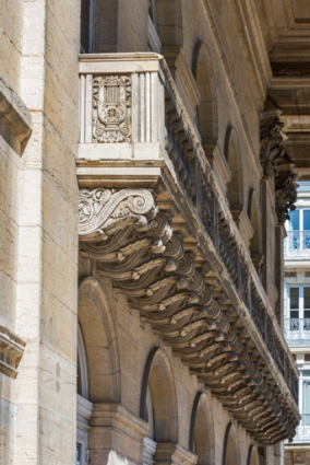 Façade antérieure : balcon, vu en enfilade. © Région Bourgogne-Franche-Comté, Inventaire du patrimoine