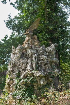 Le groupe sur son rocher. © Région Bourgogne-Franche-Comté, Inventaire du patrimoine