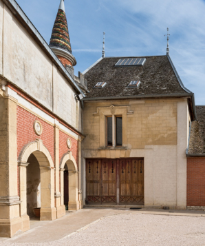 Elévation antérieure (ouest) : corps sud (chai et théâtre). © Région Bourgogne-Franche-Comté, Inventaire du patrimoine