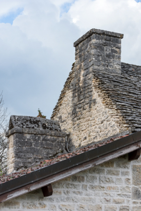 Détail de la toiture et de la souche de cheminée.  © Région Bourgogne-Franche-Comté, Inventaire du patrimoine